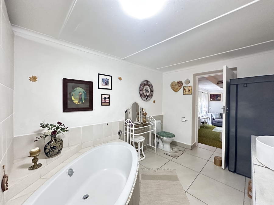 2 Bedroom Property for Sale in Stilbaai Oos Western Cape